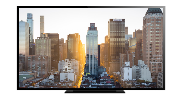 Ein Fernseher der eine Stadt zeigt.