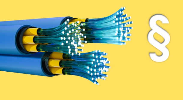 Glasfaser mit dem Paragraphenzeichen.