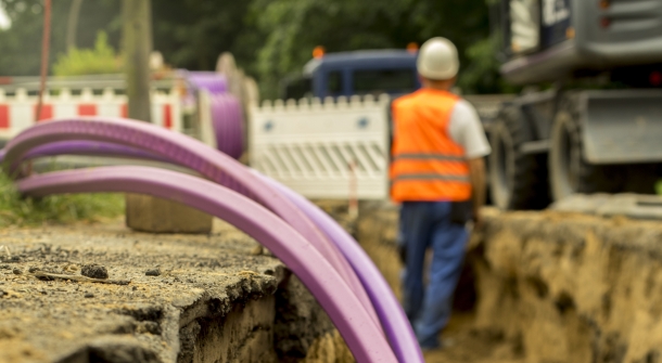 Installation von Glasfasern.